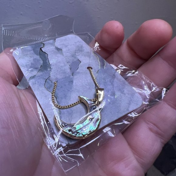 *NWT* Estrella & Luna ✨ + 🌙 *AURORA* ABALONE MOON NECKLACE (GOLD) - Picture 2 of 8